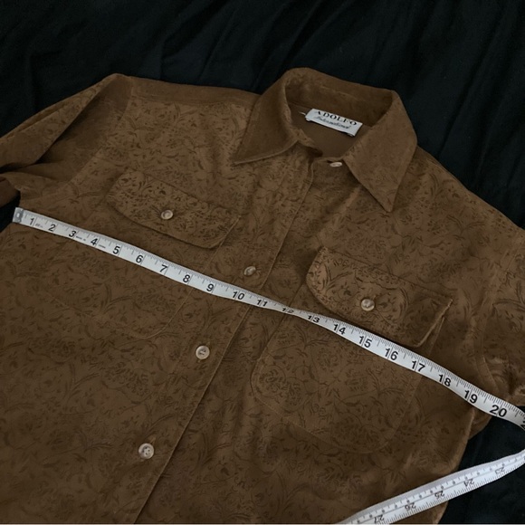 Adolfo International Vtg button down Small brown filigree texture - Picture 14 of 16